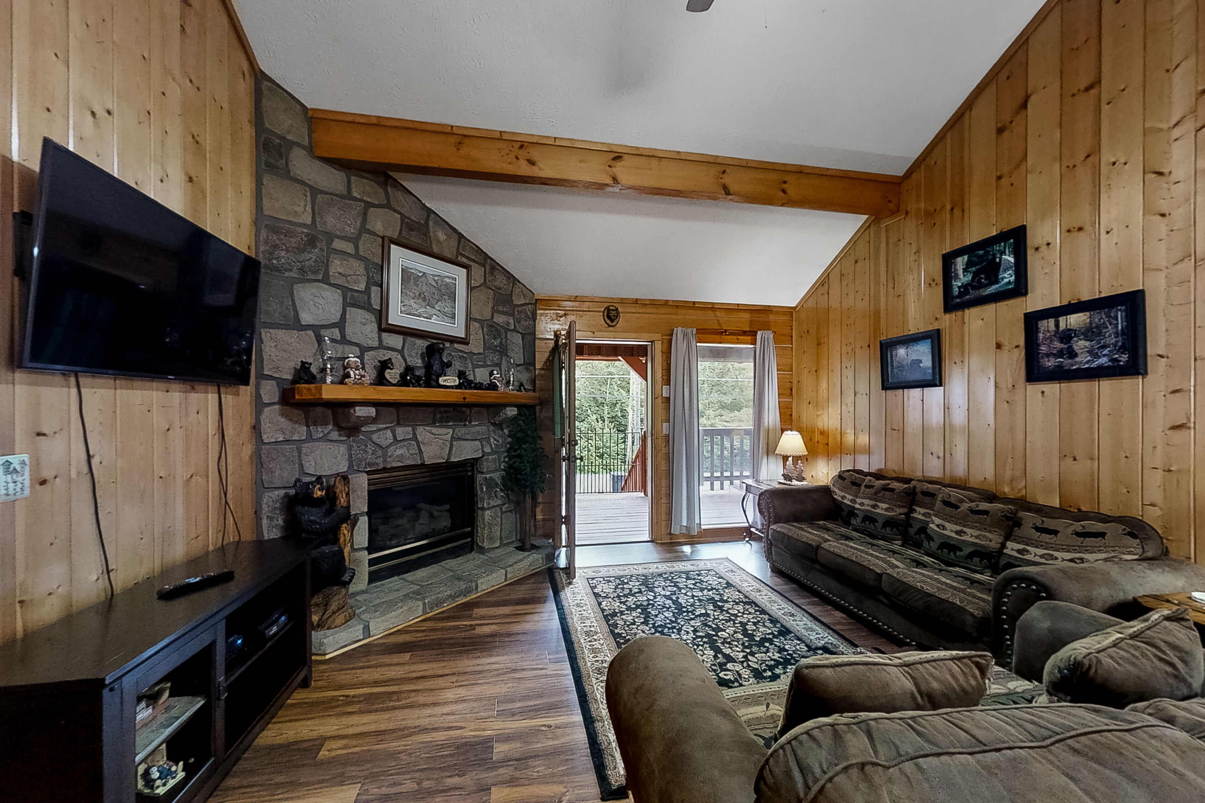 Charming & dog-friendly log cabin in Bear’s Creek w/WiFi, AC, deck, & fireplace