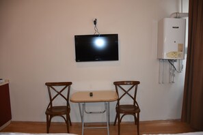 Appartement | Aire de séjour | Téléviseur ACL de 55 po avec télévision par satellite, téléviseur