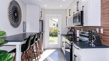 Coffee/tea maker, fridge, microwave, oven