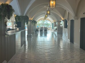 Lobby sitting area - Al Balhara Resort & Welleness Spa (Monreale)