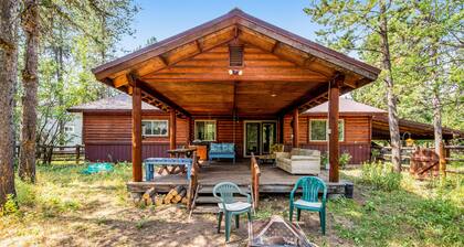 Traditional dog-friendly cabin w/covered deck, firepit, W/D