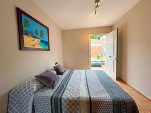 4 bedrooms, WiFi - Family house, beach, 9 pers, wi-fi, pool, barbecue (Cambrils)