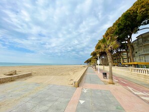 Unclassified image, 4 of 40, button - Family house, beach, 9 pers, wi-fi, pool, barbecue (Cambrils)