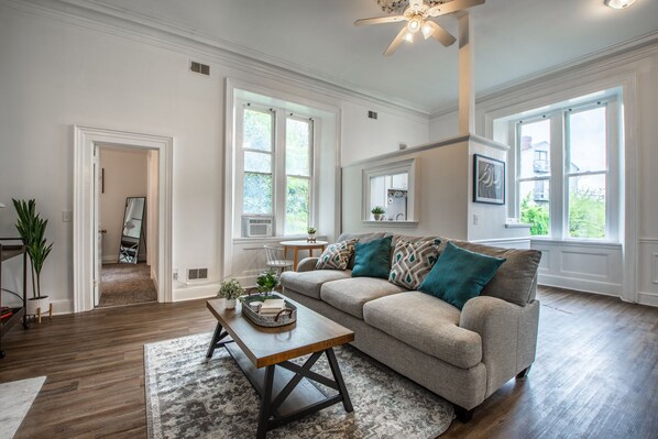 智能電視、書籍