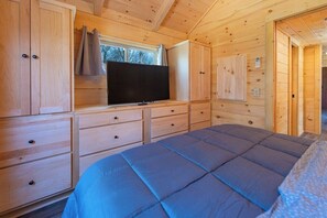 Travel cot, free WiFi, bed sheets