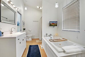 Bathtub, hair dryer, towels, soap - The Red Lodge - Unique Gem Near Lakes with Game Room and Hot Tub! (Elkhorn)