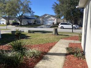 Property grounds - 3 Bedroom Villa with Poolside Cinema and Games Room Close to theme Parks sleeps 6 (Orlando, Florida)