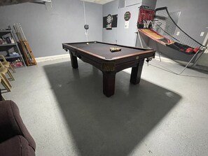 Games room - 3 Bedroom Villa with Poolside Cinema and Games Room Close to theme Parks sleeps 6 (Orlando, Florida)