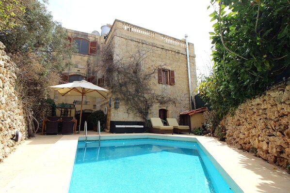 Piscine extérieure, piscine chauffée