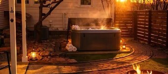 Urban Oasis w/ Hot Tub - Cozy Stylish Loft