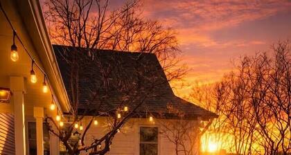 Urban Oasis w/ Hot Tub - Cozy Stylish Loft