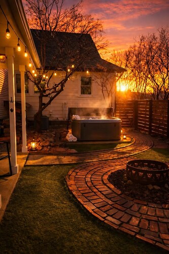 Urban Oasis w/ Hot Tub - Cozy Stylish Loft