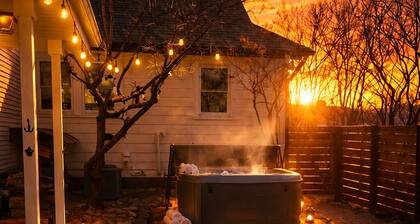 Urban Oasis w/ Hot Tub - Cozy Stylish Loft