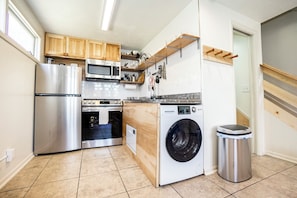 Refrigerador, microondas, horno y parrilla de estufa 