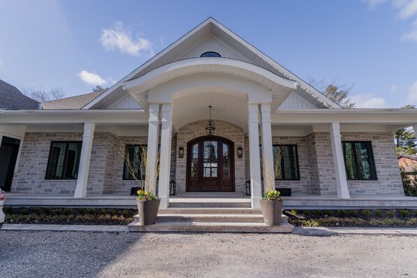 المنشأة من الخارج