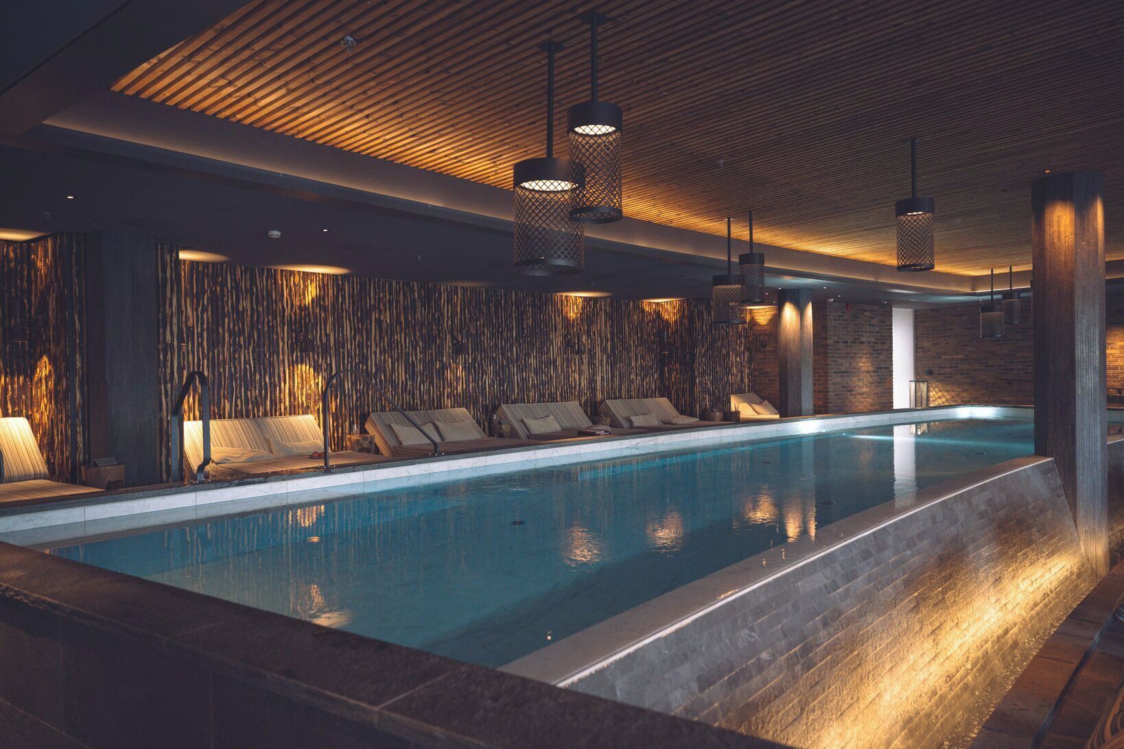Indoor pool, 2 outdoor pools