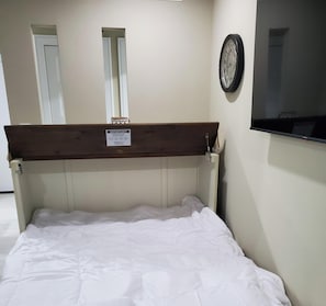 1 habitación, tabla de planchar con plancha, wifi y ropa de cama 