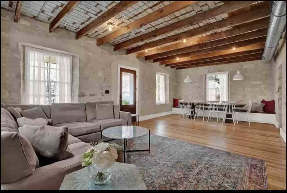New Remodel 2022, Luxury Home, 1 Block off Main St., Bride's Dream!
