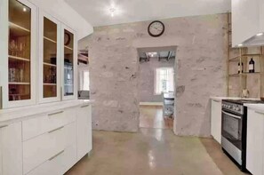 Fridge, microwave, oven, stovetop - New Remodel 2022, Luxury Home, 1 Block off Main St., Bride's Dream! (Fredericksburg)