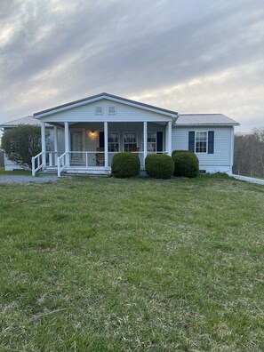 Exterior - Beautiful cottage at the entrance to Monongahela National Forest. (Renick)