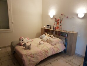 2 camere, culla da viaggio