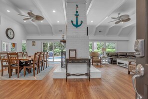 House, Multiple Beds, Kitchen, Pool View (8 Wood Ibis) | Interior