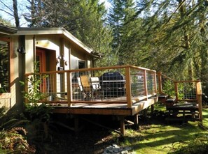 Terrace/patio - Sol Duc Riverside Retreat: Entire Riverfront Home (Port Angeles)