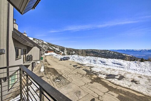 Modern Ski-in, Ski-out Schweitzer Mountain Getaway