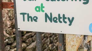 Skilt angående selvhus på The Netty.