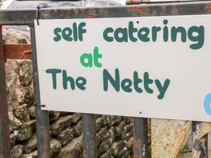 En skylt som visar att gästerna kan laga sin egen mat på The Netty.