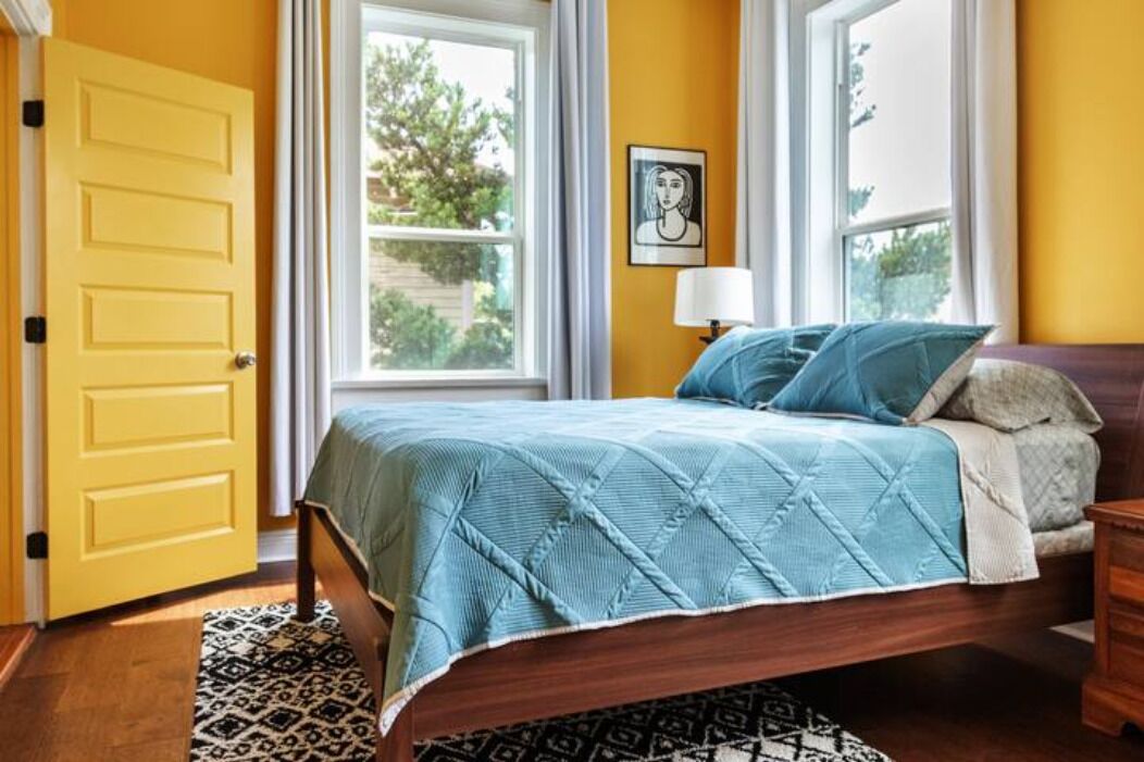 6 bedrooms, desk, iron/ironing board, WiFi