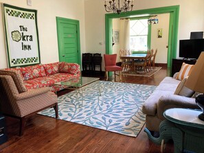 Smart TV - The Okra Inn Carrollton - Beautiful 6BR, 4.5BA, Off-street Parking, Backyard (New Orleans)