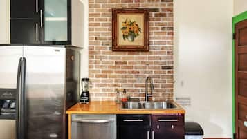 Kühlschrank, Mikrowelle, Ofen, Geschirrspüler