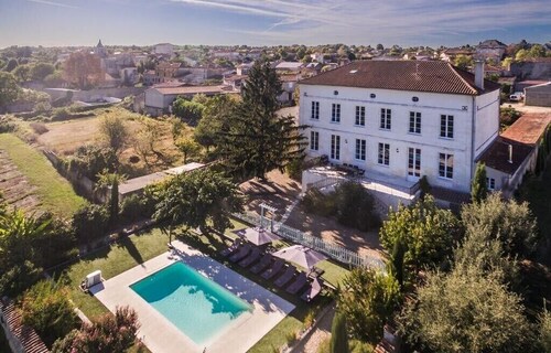 Manor house in the heart of the vineyards