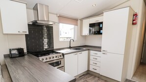 Cottage | Dapur peribadi | Peti sejuk, ketuhar gelombang mikro, cerek elektrik, pembakar roti 