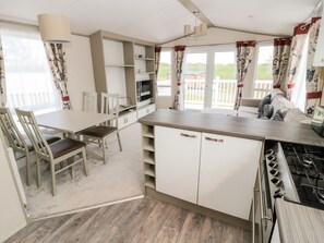 Cottage | Private kitchen | Fridge, electric kettle, toaster, cookware/dishes/utensils - Moonlight Lodge (Morpeth)