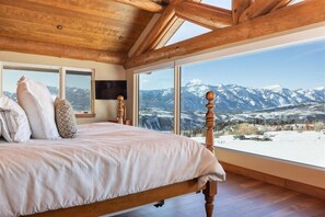 6 bedrooms, desk, iron/ironing board, WiFi