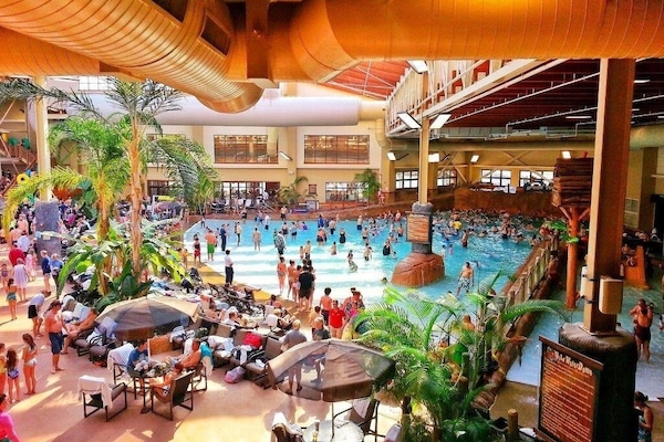 Una piscina techada, una piscina climatizada