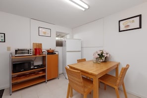 Casa Standard, 2 camere da letto | Sala da pranzo