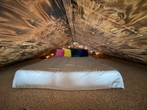 1 bedroom, WiFi, bed sheets - Modern Cabin @ Moose Tracks Lodging (Kenai)