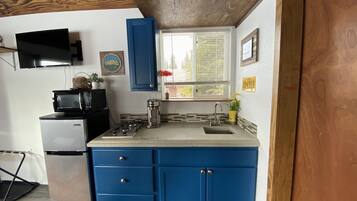 Fridge, microwave, stovetop, coffee/tea maker