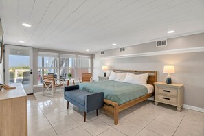 5 bedrooms, desk, iron/ironing board, travel cot