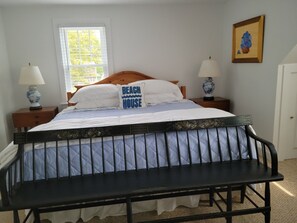 1 bedroom, desk, iron/ironing board, WiFi