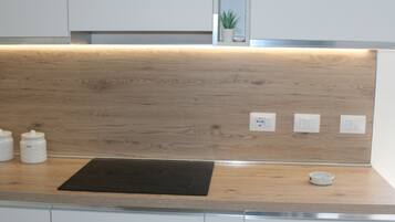 Kühlschrank, Mikrowelle, Ofen