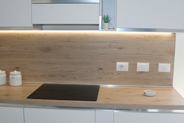 Kühlschrank, Mikrowelle, Ofen