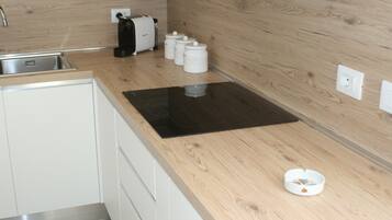 Kühlschrank, Mikrowelle, Ofen