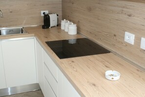 Réfrigérateur, micro-ondes, four