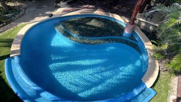 Infinity-bassäng och uppvärmd pool