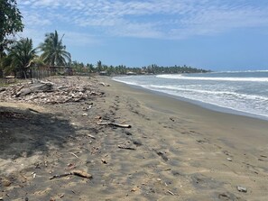 Am Strand, Liegestühle, Strandtücher