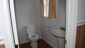 Ducha, artículos de tocador gratuitos, secador de pelo, toallas